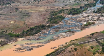 Juiz suspende ação criminal contra responsáveis por acidente em Mariana